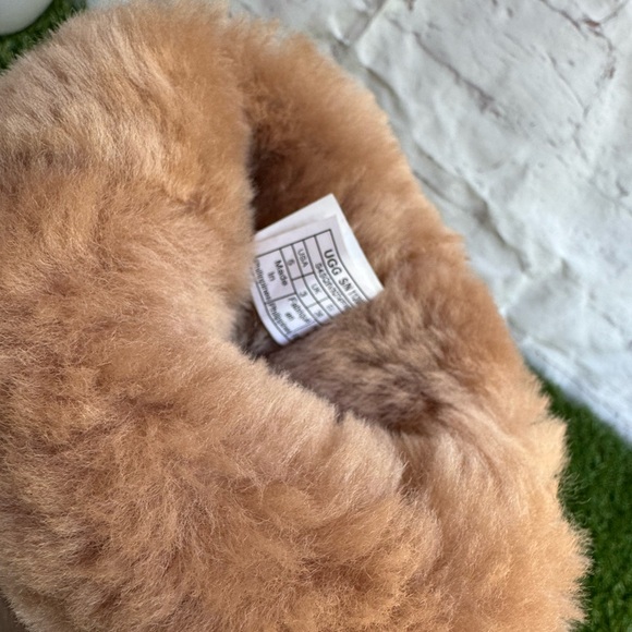 UGG Classic Short Shine Boots Beachwood Twinface Sheepskin
Water-resistant Sz 5 - Picture 7 of 14